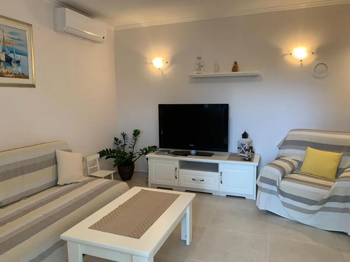 Apartmani Dijana Palit 0*,